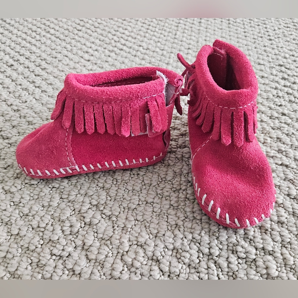 Minnetonka Pink Fringe Moccasin Booties, Infant Size 2